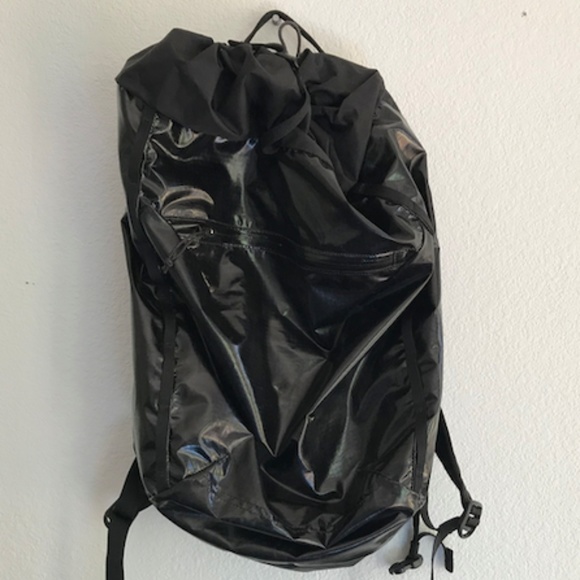 Patagonia Handbags - Patagonia Black Hole Cinch Pack 20L